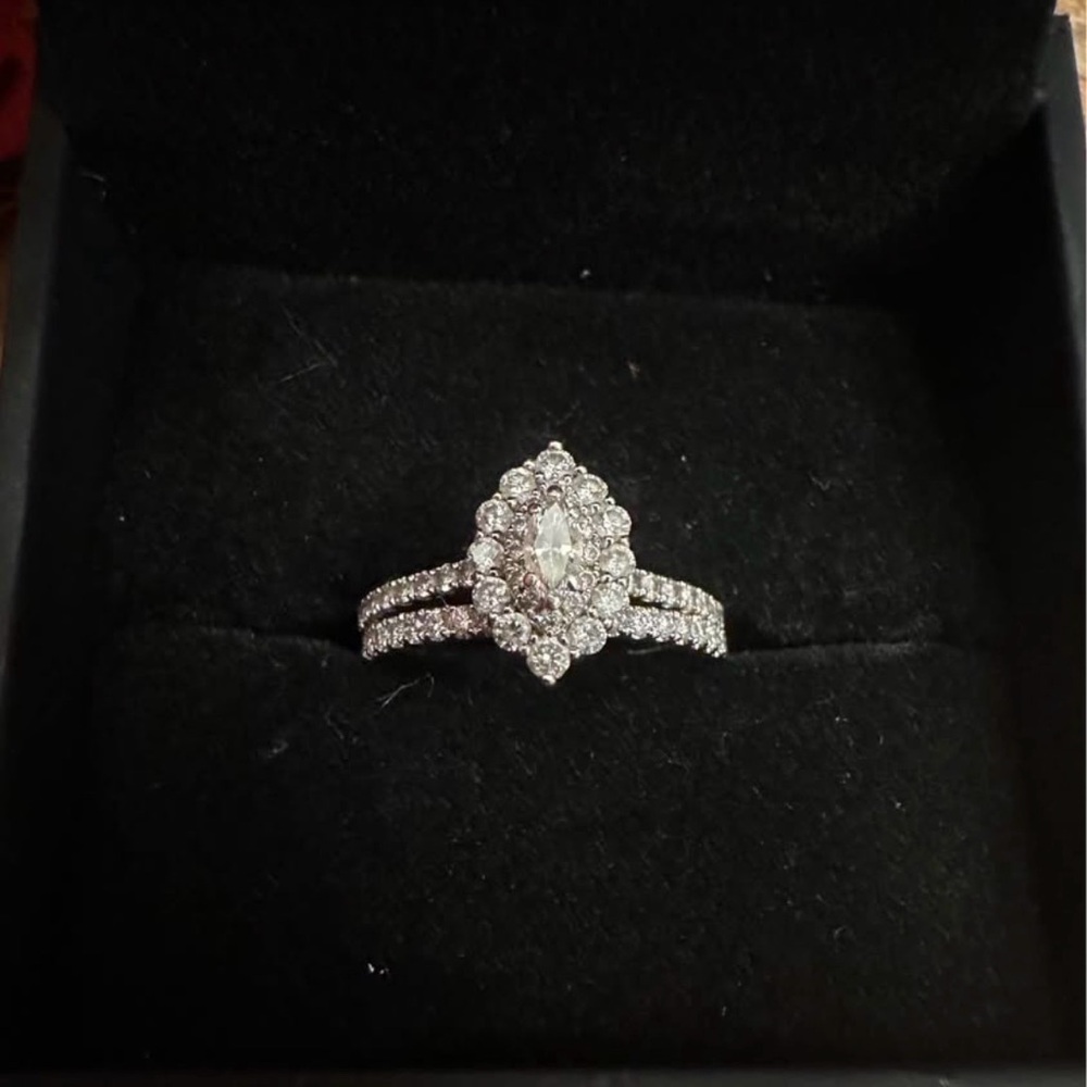 Elegant Silver Diamond Ring Set - image 3